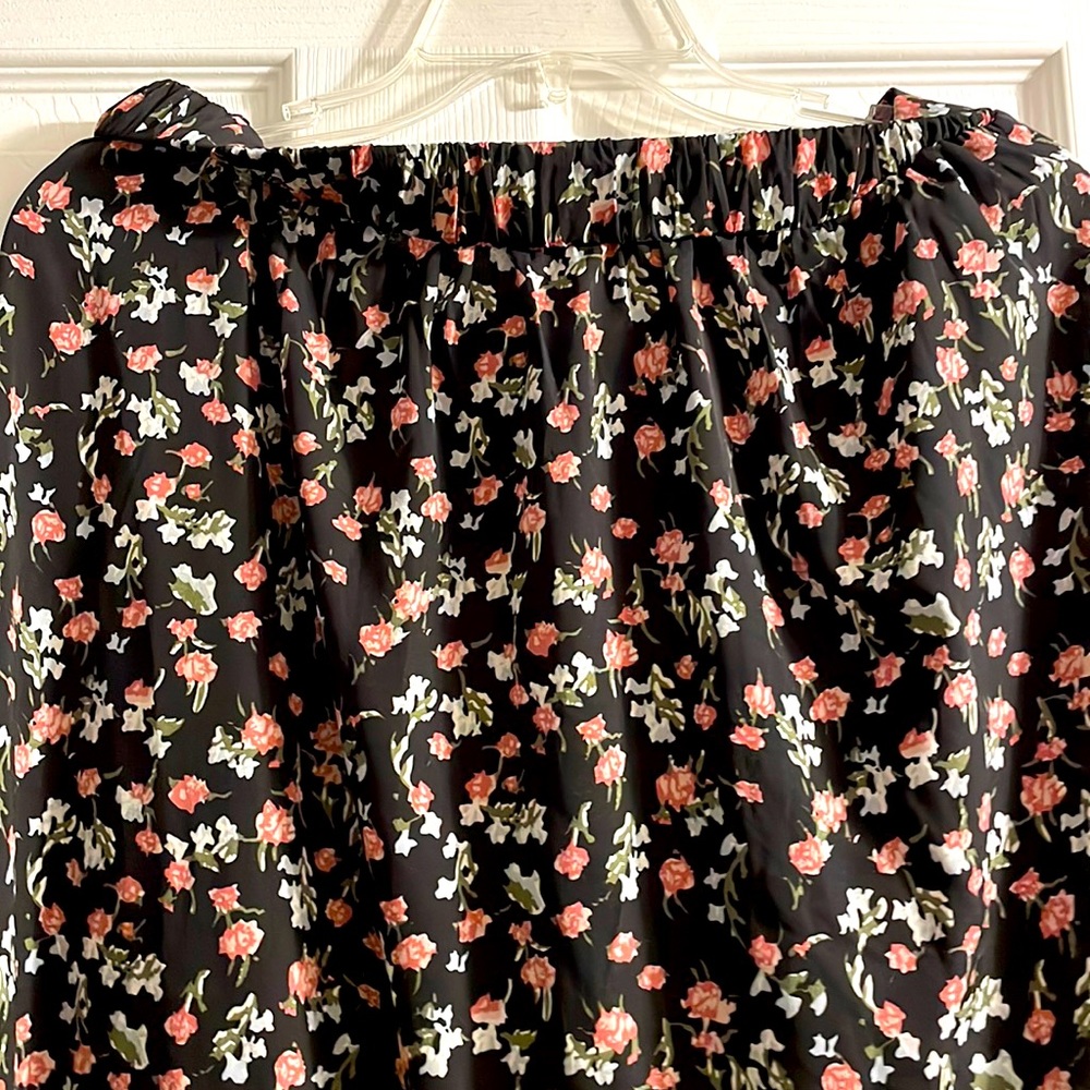 Cute high slit ruffle long skirt.